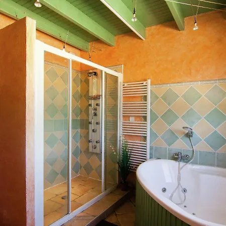 Comfortable Holiday With Private Swimming Pool Plenty Of Space And Privacy Manzac-sur-Vern